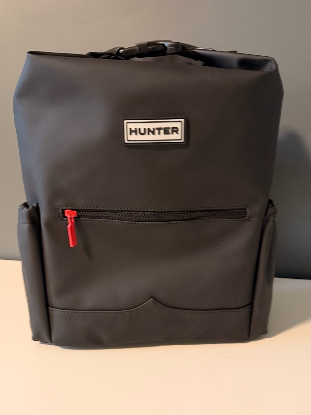 NWT - Hunter Black Top Clip Backpack - Water Resistant - Picture 4 of 11